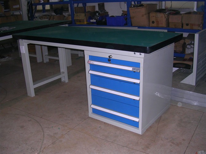 鐵方通工作臺(tái)